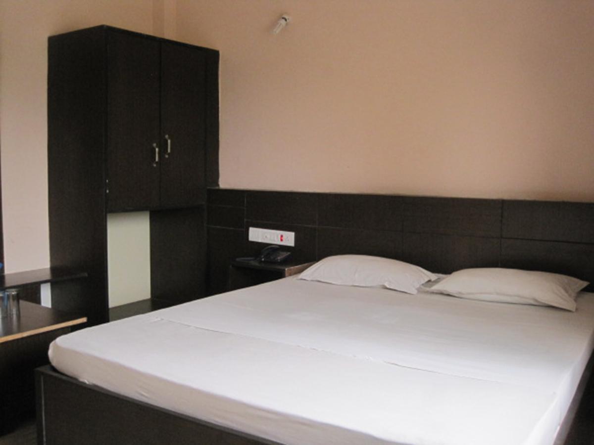 Hotel Arya Palace Puri Buitenkant foto