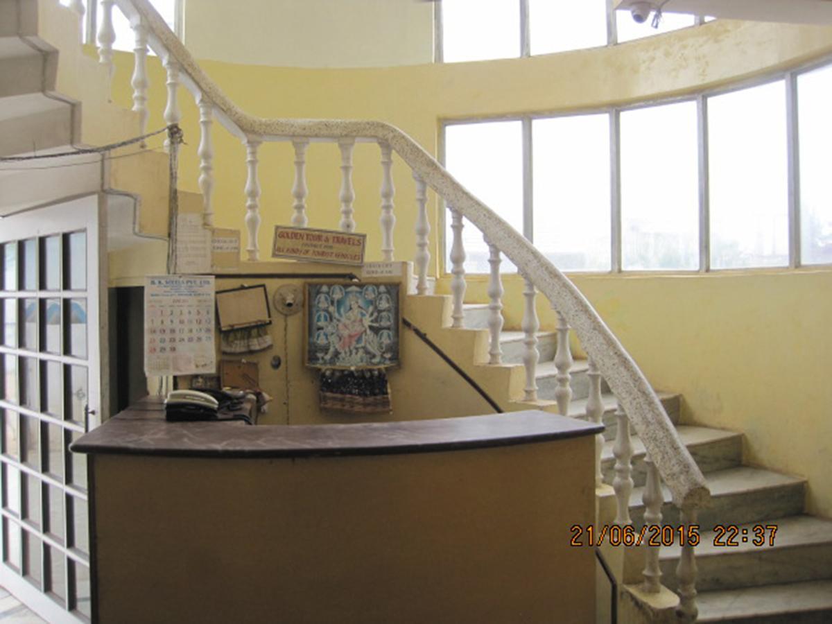 Hotel Arya Palace Puri Buitenkant foto