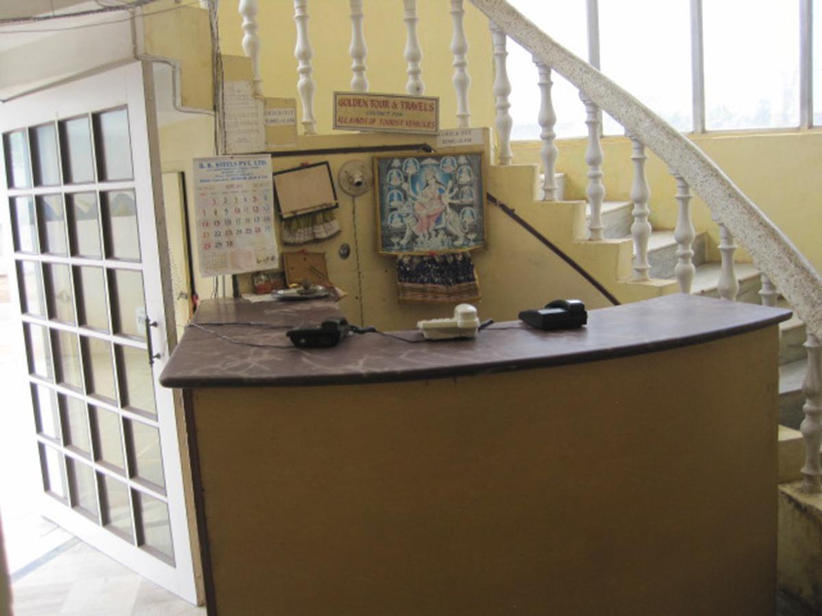 Hotel Arya Palace Puri Buitenkant foto