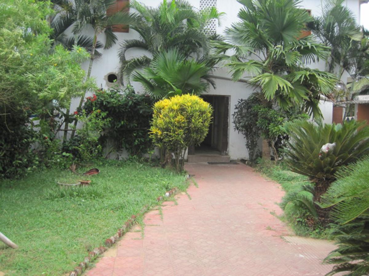 Hotel Arya Palace Puri Buitenkant foto