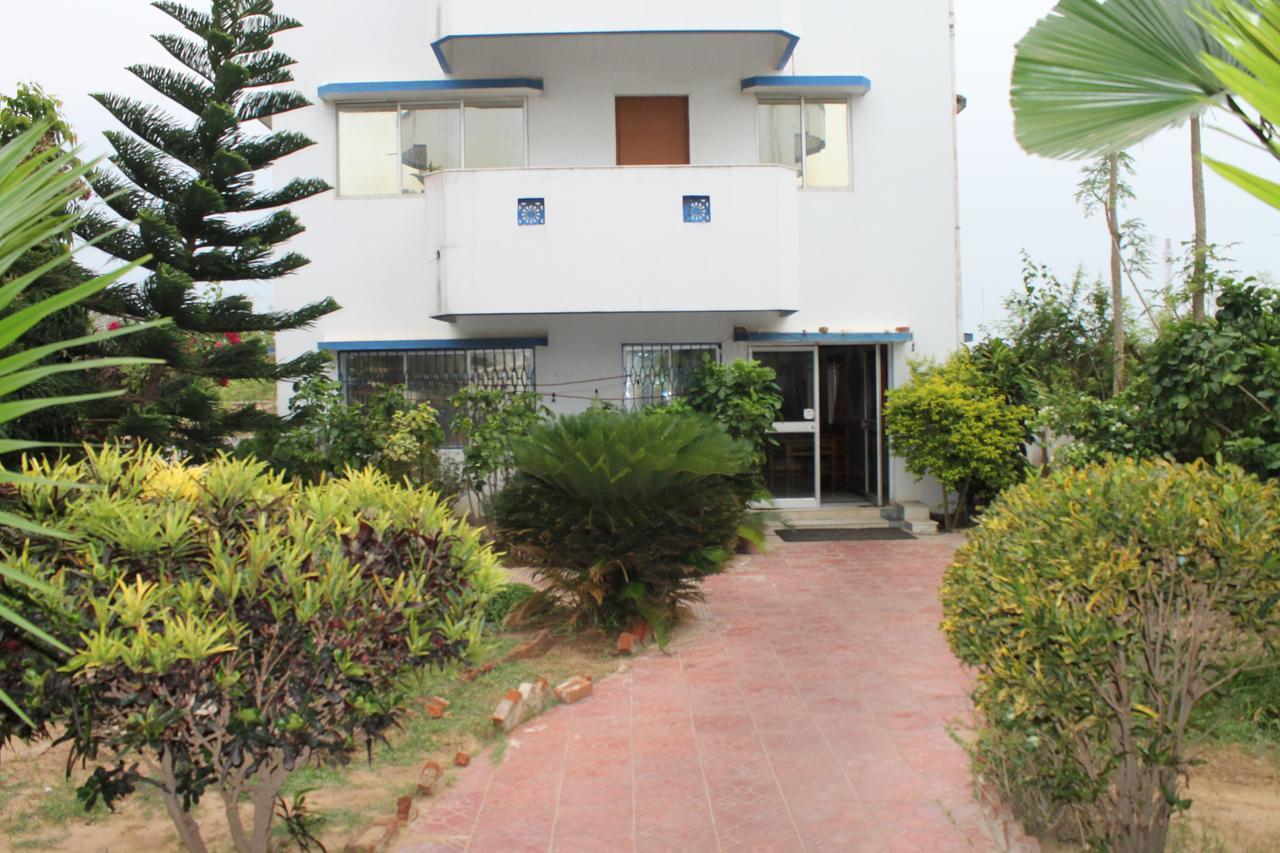 Hotel Arya Palace Puri Buitenkant foto
