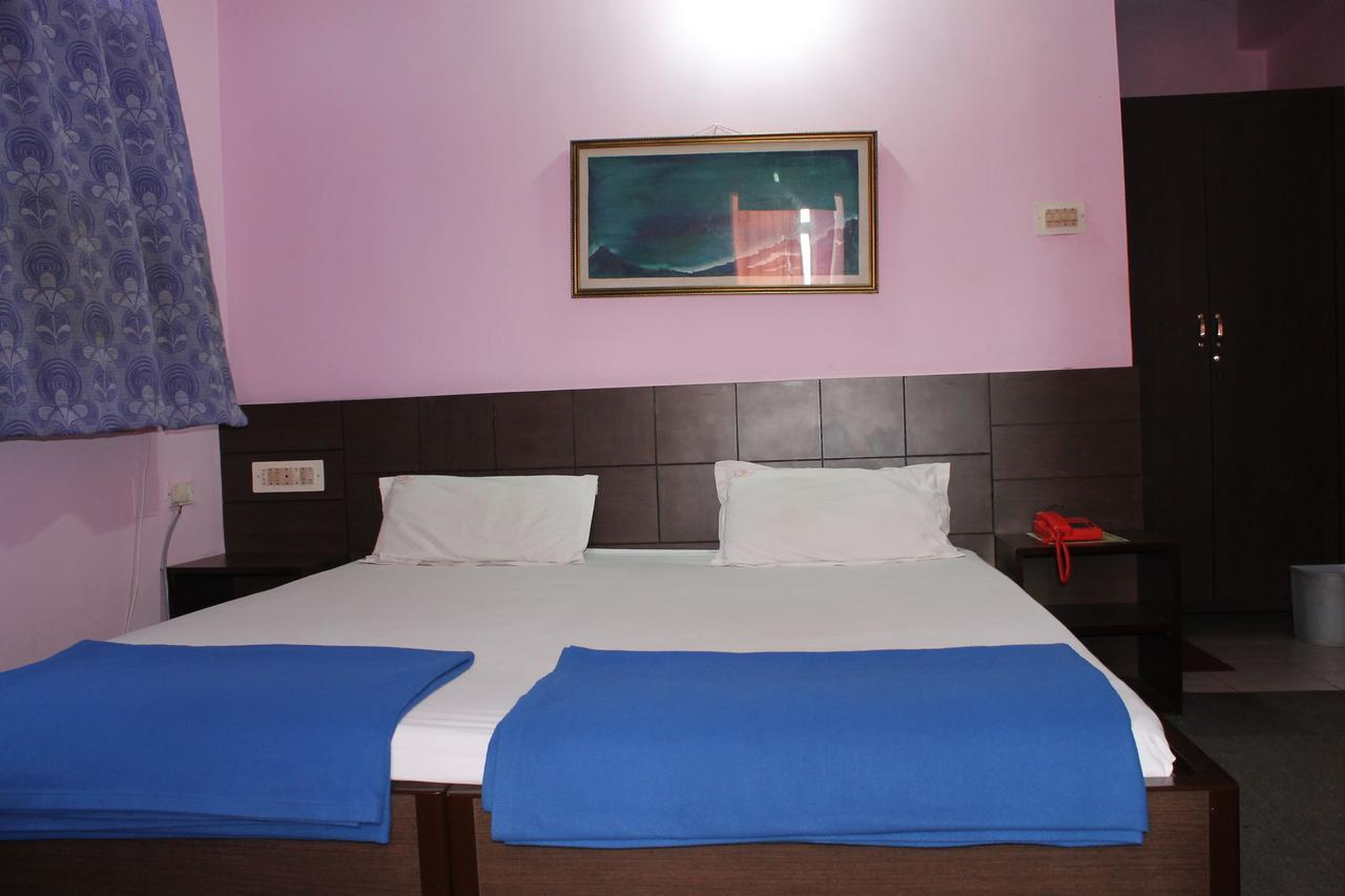 Hotel Arya Palace Puri Buitenkant foto
