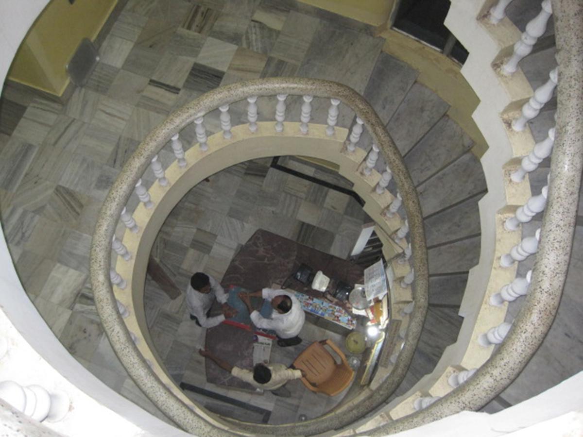 Hotel Arya Palace Puri Buitenkant foto