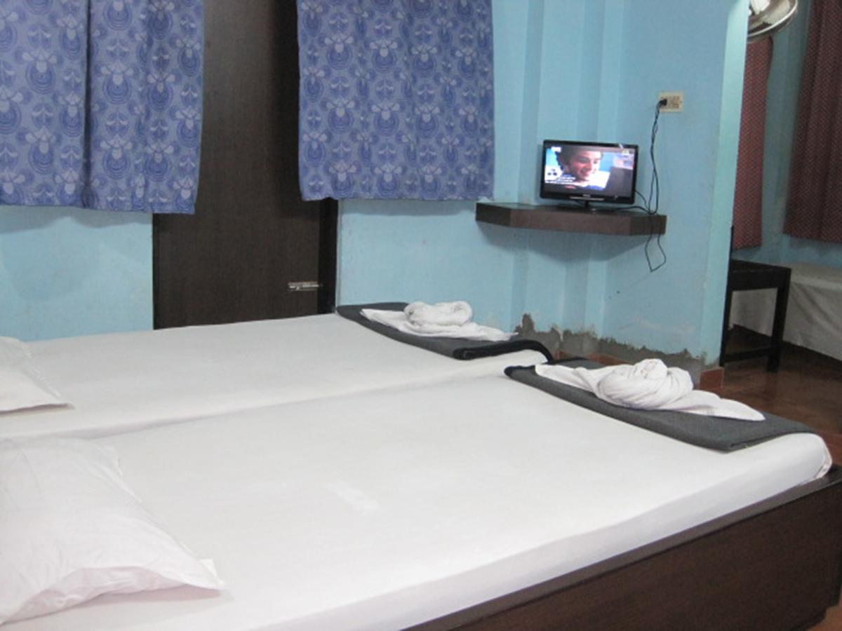 Hotel Arya Palace Puri Buitenkant foto