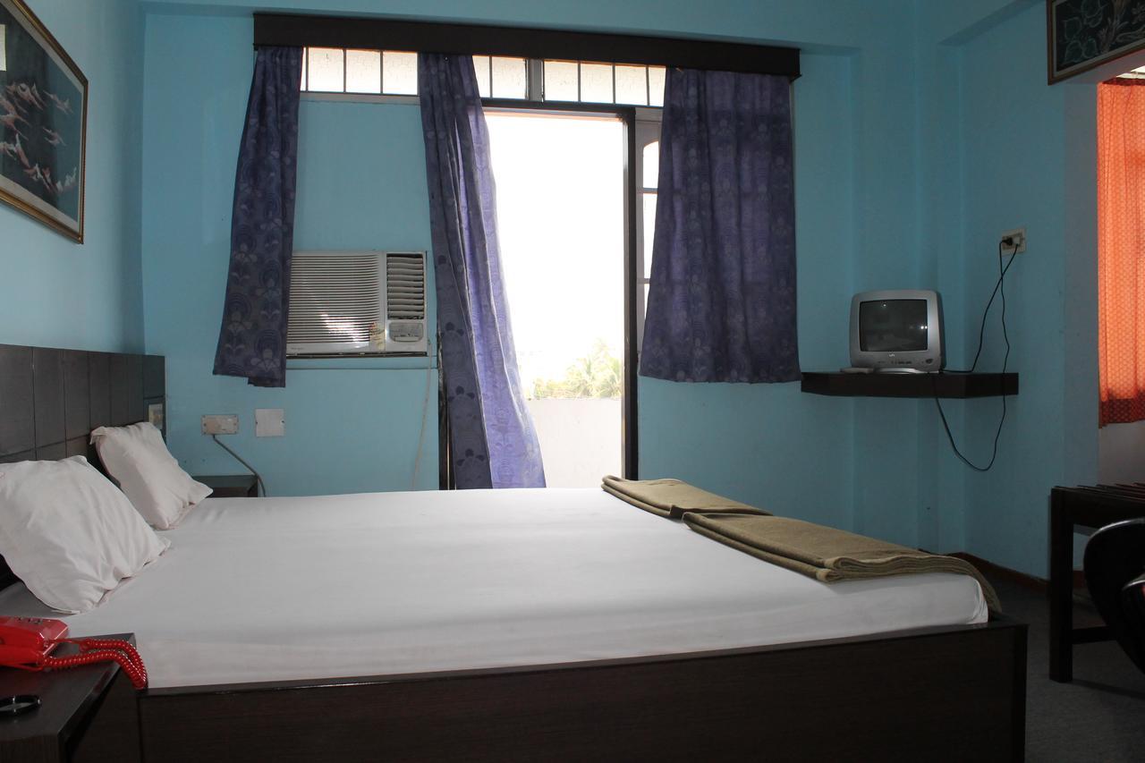 Hotel Arya Palace Puri Buitenkant foto