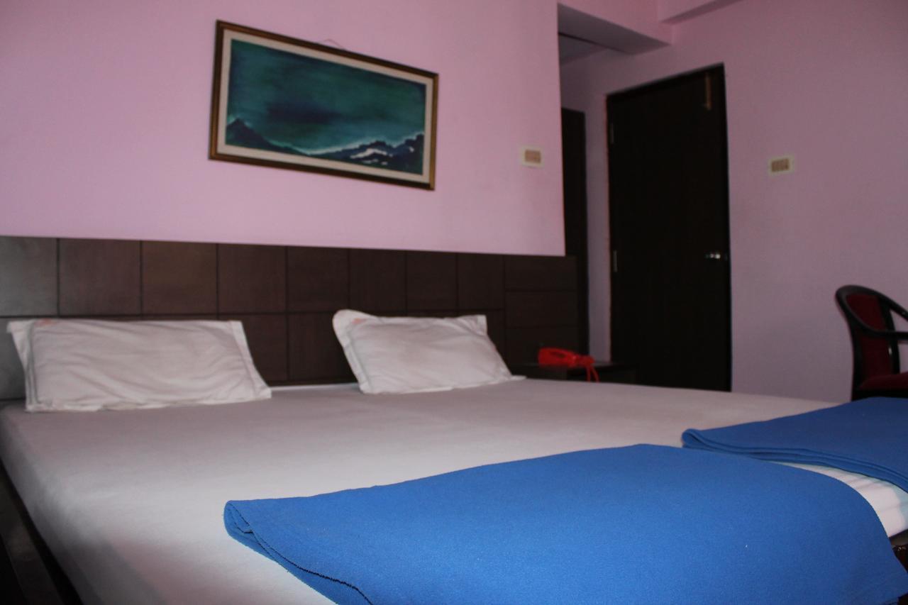 Hotel Arya Palace Puri Buitenkant foto