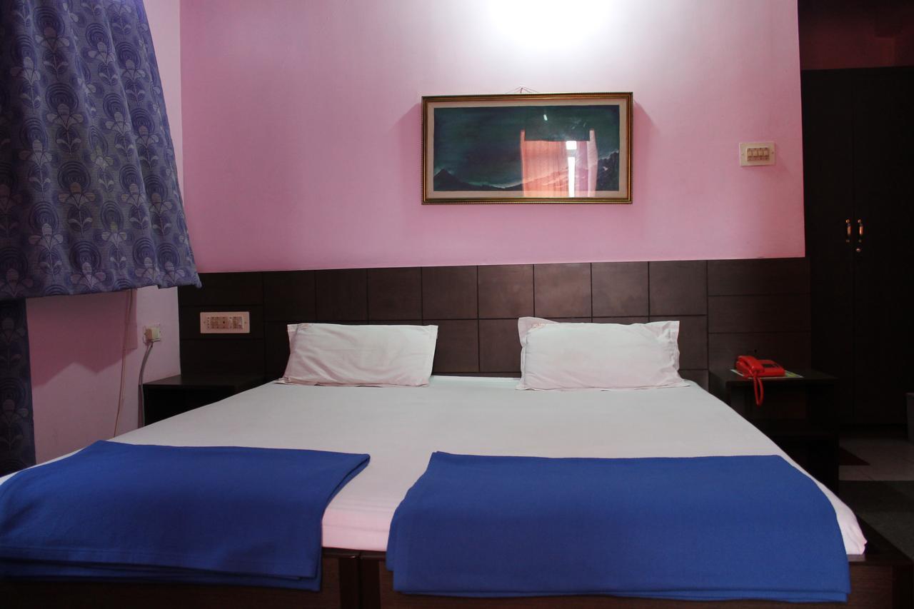 Hotel Arya Palace Puri Buitenkant foto